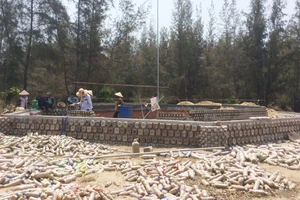 Độc đáo ngôi chùa được xây bằng 60.000 vỏ chai nhựa ở Quảng Ngãi