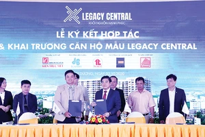 Hòa Bình ký hợp tác chiến lược thi công Legacy Central