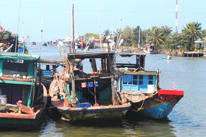 Cửa biển Khánh Hội mới nạo vét đã bị bồi lắng khiến tàu thuyền công suất lớn ít vào neo đậu