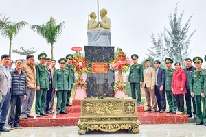 Khánh thành tượng đài “Bác Hồ với chiến sĩ biên phòng”