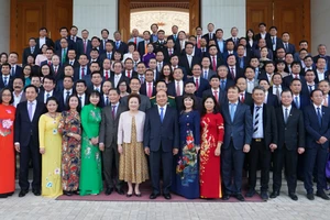 Thủ tướng Chính phủ gặp mặt 124 doanh nghiệp có sản phẩm đạt Thương hiệu Quốc gia năm 2020. Ảnh: VGP