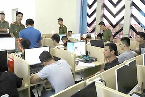 Lực lượng chức năng triệt phá một ổ nhóm tội phạm nước ngoài ở Việt Nam sử dụng công nghệ cao. Ảnh: CHÍ THẠCH 