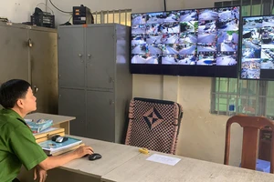 Lực lượng Công an phường Tam Bình, TP Thủ Đức (TPHCM) giám sát thông qua camera an ninh 