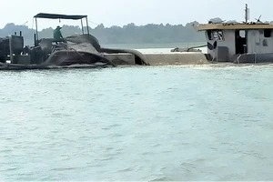 Hoạt động khai thác cát trên hồ Dầu Tiếng tiềm ẩn nguy cơ ô nhiễm nguồn nước