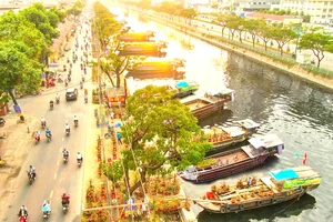 Lễ hội “Trên bến dưới thuyền” tại Bến Bình Đông, quận 8, được đưa vào chuỗi sự kiện văn hóa, nghệ thuật, lễ hội tiêu biểu thường niên của TPHCM. Ảnh: DŨNG PHƯƠNG