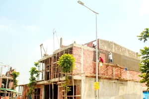 Các hộ dân nhường lại nhà cửa cho di sản Huế đã nhận đất và tiền hỗ trợ để xây nhà mới kiên cố tại khu dân cư Hương Sơ, TP Huế