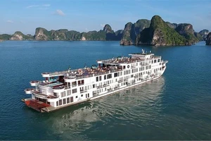 Cách ly y tế 182 người trên du thuyền 5 sao tham quan vịnh Hạ Long