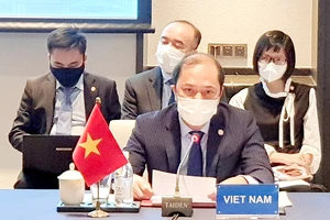 Thứ trưởng Bộ Ngoại giao Nguyễn Quốc Dũng dẫn đầu đoàn Việt Nam tham dự Hội nghị lần thứ 19 Quan chức cao cấp ASEAN-Trung Quốc về thực hiện Tuyên bố về ứng xử của các bên ở Biển Đông (SOM DOC). Ảnh: TTXVN