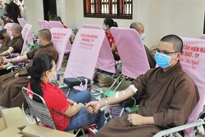 Hơn 360 tăng ni của Học viện Phật Giáo Việt Nam hiến máu