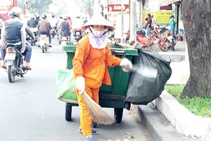 Có trách nhiệm hơn với công nhân vệ sinh môi trường