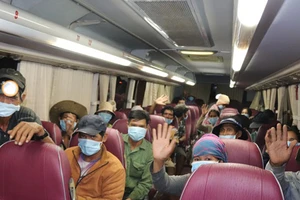 Khánh Hòa điều động xe chở 47 người Hrê về Quảng Ngãi