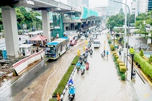 Đường phố ở thủ đô Jakarta, Indonesia thường bị ngập