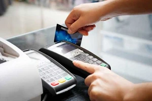 Từ ngày 1-9, phí thanh toán điện tử liên ngân hàng giảm 50%