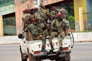 Các lực lượng vũ trang Guinea phong tỏa khu phố Kaloum của Conakry. Nguồn: Getty