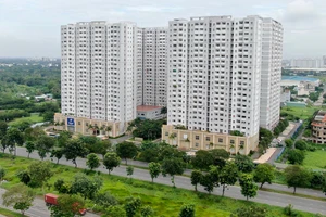 Tổ hợp chung cư nhà ở xã hội HQC Plaza, nằm ở đại lộ Nguyễn Văn Linh (huyện Bình Chánh, TPHCM). Ảnh: HOÀNG HÙNG