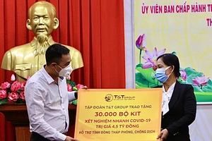 T&T Group trao tặng 140.000 bộ kit test nhanh Covid-19 và 150 tấn gạo hỗ trợ một số tỉnh phía Nam chống dịch