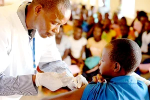 WHO đề ra là tiêm chủng đầy đủ cho 40% dân số châu Phi vào cuối năm nay