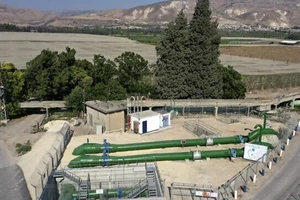 Đường ống dẫn nước từ Israel đến Jordan gần biên giới giữa hai nước