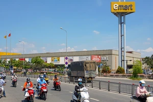Siêu thị Emart nằm ở trung tâm quận Gò Vấp đã hoàn tất chuyển nhượng cho Tập đoàn Thaco vào tháng 9-2021. Ảnh: HOÀNG HÙNG