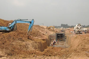 Dự án sân bay Long Thành đang trong quá trình xây dựng giai đoạn 1 nhưng bị chậm tiến độ