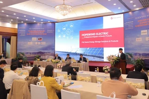 Đại diện Hopewind trình bày chuyên đề tại hội thảo