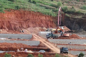 Hoạt động khai thác đất tại xã Đông Thanh, huyện Lâm Hà diễn ra công khai suốt thời gian dài