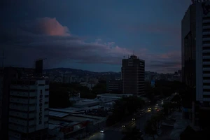 Thủ đô Caracas lại bị mất điện trên diện rộng nghi do lưới điện bị tấn công. Nguồn: SHUTTERSTOCK
