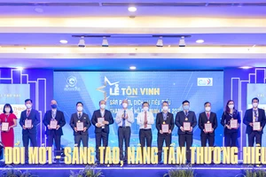 Khách sạn Rex Sài Gòn nhận giải thưởng “Sản phẩm, dịch vụ tiêu biểu TPHCM 2021 
