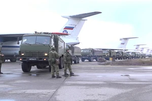 Các binh sĩ Nga tại thành phố Almaty của Kazakhstan trong video do Bộ Quốc phòng Nga công bố ngày 9-1.Ảnh: REUTERS