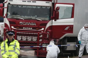 Xe tải chở container chứa 39 thi thể người Việt được phát hiện tại hạt Essex, Anh hôm 23-10-2019. Ảnh: AP