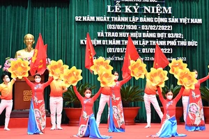 Chương trình văn nghệ kỷ niệm 92 năm Ngày thành lập Đảng Cộng sản Việt Nam và kỷ niệm 1 năm thành lập TP Thủ Đức, TPHCM. Ảnh: VIỆT DŨNG