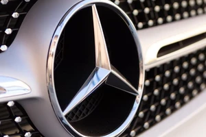 Hãng ô tô Daimler chính thức đổi tên thành Mercedes-Benz 