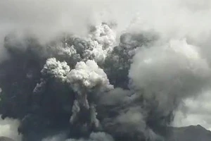 Nhật Bản: Phát cảnh báo núi lửa phun trào