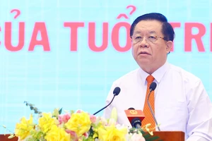 Trưởng Ban Tuyên giáo Trung ương Nguyễn Trọng Nghĩa phát biểu tại hội thảo. Ảnh: TTXVN