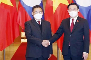 Chủ tịch Quốc hội Vương Đình Huệ đón Chủ tịch Quốc hội Lào Xaysomphone Phomvihane thăm chính thức Việt Nam từ ngày 6 đến ngày 8-12-2021. Ảnh: TTXVN