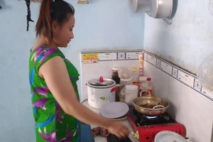Gia đình chị Lê Thị Mơ sống trong căn phòng trọ ở gần KCN Long Bình, phường Long Bình, TP Biên Hòa, tỉnh Đồng Nai