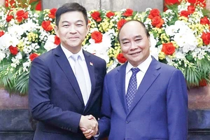 Chủ tịch nước Nguyễn Xuân Phúc tiếp Chủ tịch Quốc hội Cộng hòa Singapore Tan Chuan Jin. Ảnh: TTXVN