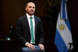 Bộ trưởng Kinh tế Argentina Guzman từ chức khi khủng hoảng gia tăng. Ảnh: Reuters
