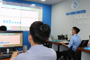 Từ Trung tâm NOC, nhân viên Cấp nước Gia Định chủ động giám sát mạng lưới cấp nước