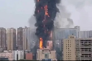 Vụ cháy tòa nhà China Telecom cao 200m tại Trung Quốc: Không có thiệt hại về người