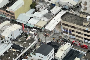 Động đất mạnh tại Đài Loan, tàu trật đường ray, nhà cửa đổ nát