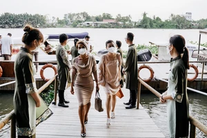 Đón khách du lịch tham quan bằng đường sông đến TP Thuận An, tỉnh Bình Dương
