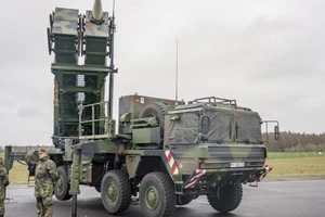 Hệ thống tên lửa Patriot thuộc lực lượng vũ trang Đức được trưng bày tại một sân bay quân sự. Ảnh: AP