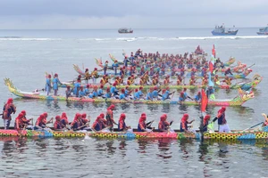 Quảng Ngãi: Lý Sơn tổ chức hội đua thuyền truyền thống kỷ niệm 30 năm thành lập huyện đảo