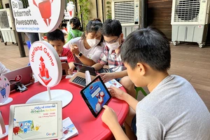 Một buổi giới thiệu về cách tham gia internet an toàn dành cho trẻ em do Google tổ chức tại TPHCM
