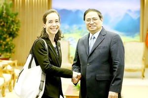 Thủ tướng Phạm Minh Chính tiếp bà Aurélia Nguyen. Ảnh: TTXVN