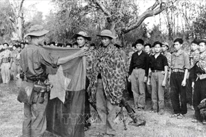 Quân giải phóng mặt trận Sài Gòn - Gia Định tuyên thệ, nhận nhiệm vụ trước giờ xuất kích. Ảnh: Tư liệu TTXVN