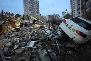 Cảnh hỗn độn tại Adana, Thổ Nhĩ Kỳ sau trận động đất