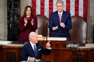 Tổng thống Joe Biden đọc Thông điệp Liên bang trước phiên họp chung của Quốc hội. Ảnh: AP
