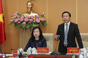 Phó Thủ tướng Chính phủ Trần Hồng Hà phát biểu tại buổi làm việc. Nguồn: Bộ Y tế